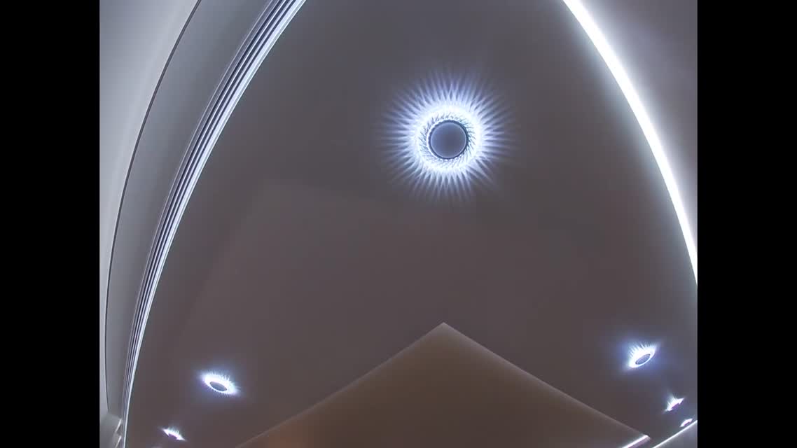 Двухуровневая система на натяжном потолке с подсветкой
